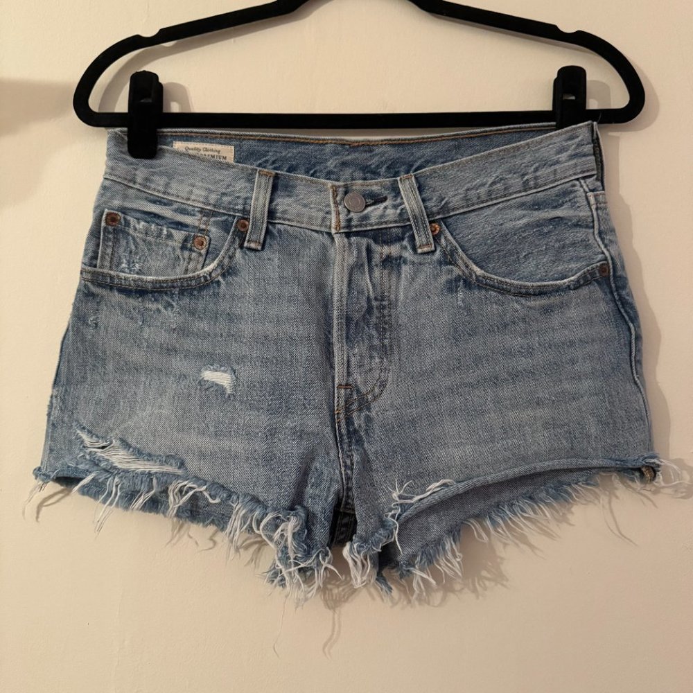 Levi's 501 Denim Shorts | 26